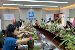 鲁尼：范加尔下课前已争取不回球员，最后一刻他还在订季前赛计划